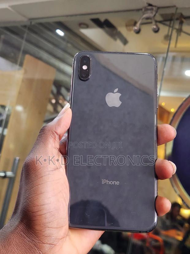 Apple iPhone XS Max 64 GB Black photo 3