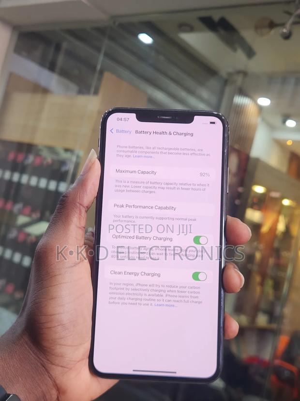 Apple iPhone XS Max 64 GB Black photo 5