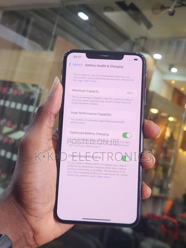Apple iPhone XS Max 64 GB Black photo 6