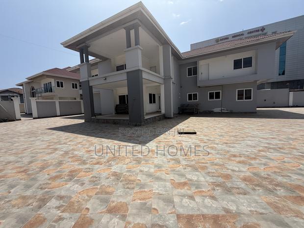 5bdrm House in Osu for rent · Photo 2