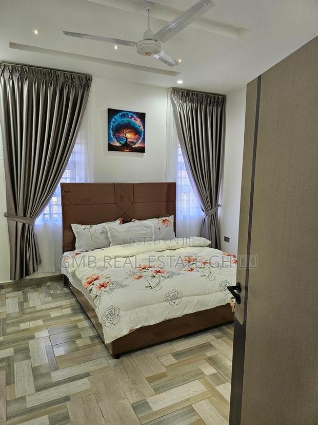 Furnished 1bdrm Apartment in Lakeside for sale · Photo 2