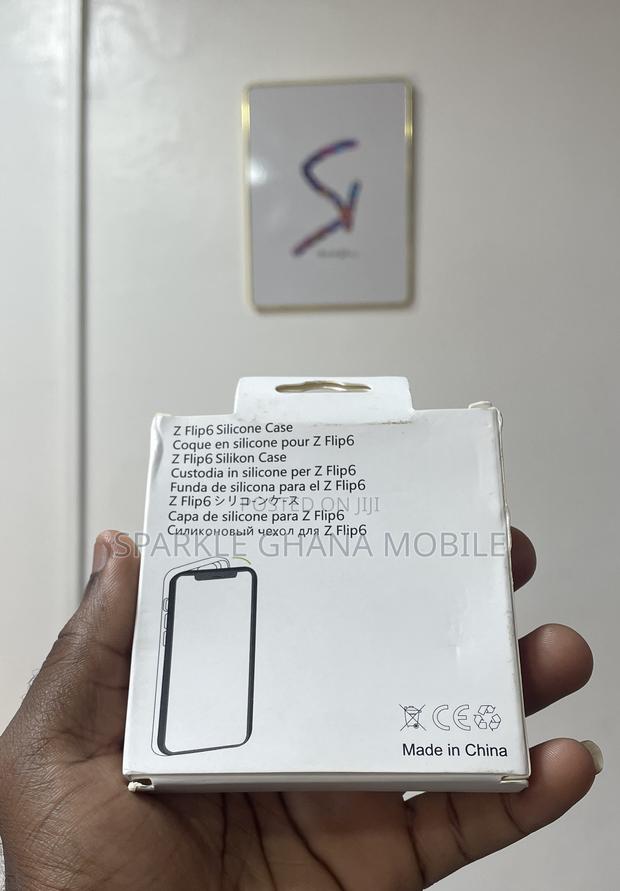 Samsung Z Flip 6 (Magsafe) Back Case · Photo 3