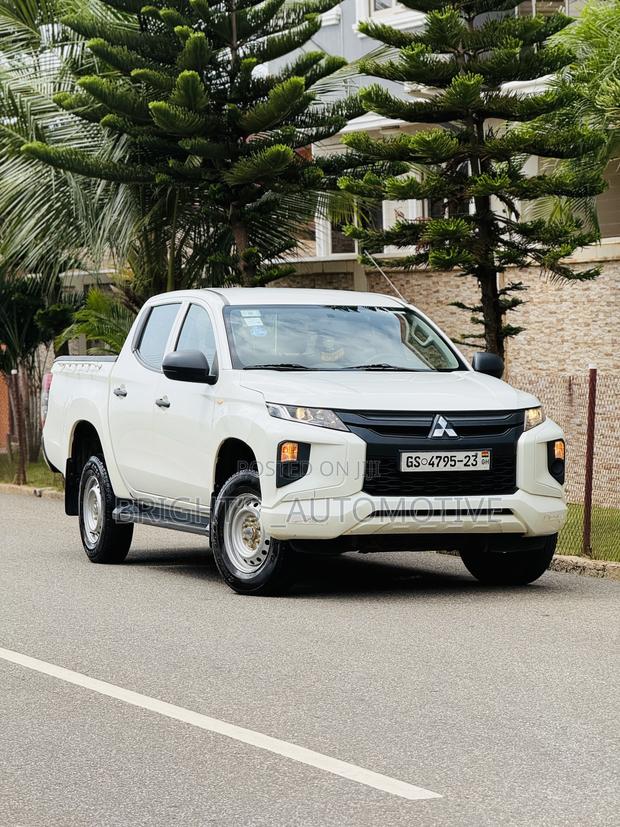 Mitsubishi L200 2023 White