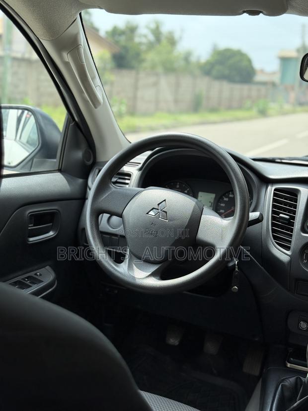 Mitsubishi L200 2023 White