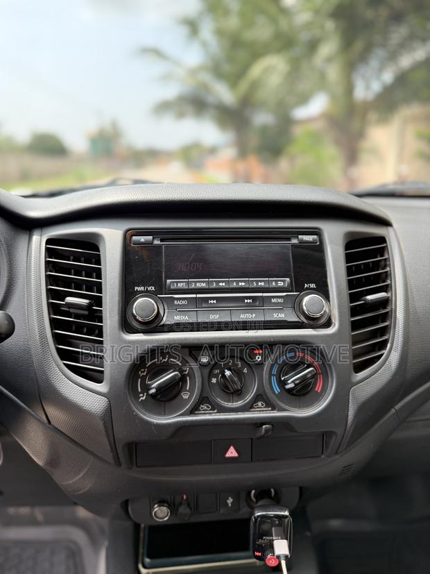 Mitsubishi L200 2023 White