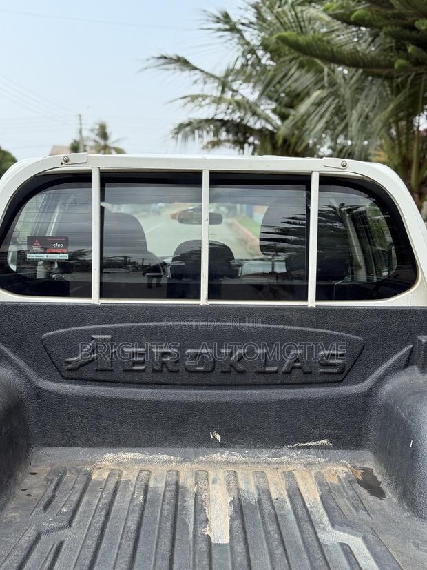 Mitsubishi L200 2023 White