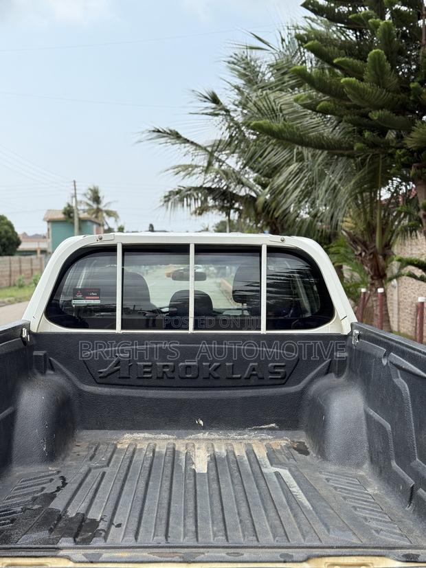 Mitsubishi L200 2023 White