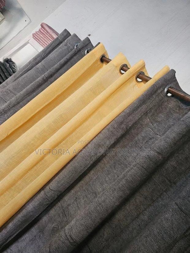 Vicky Curtains photo 2