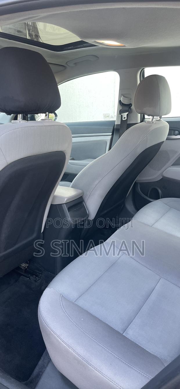 Hyundai Elantra Value Edition Sedan FWD (2.0L 4cyl 6A) 2017 Black