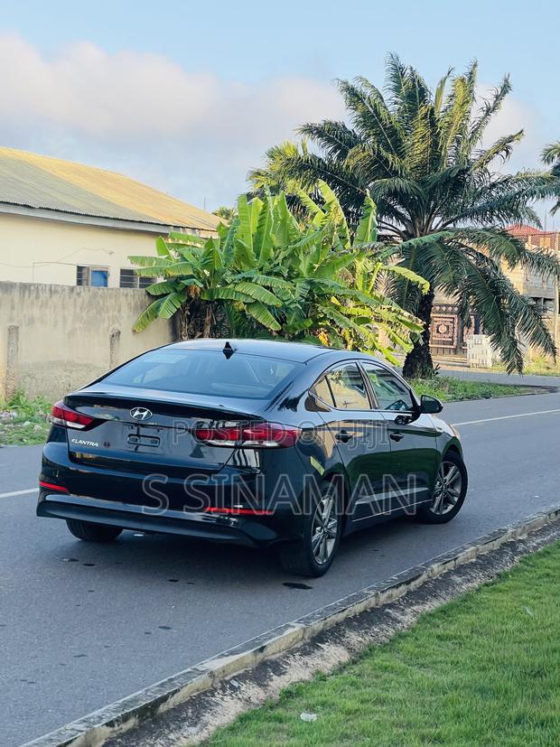 Hyundai Elantra Value Edition Sedan FWD (2.0L 4cyl 6A) 2017 Black