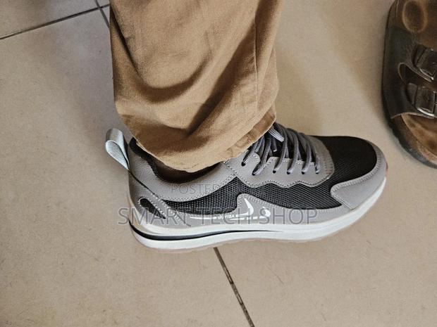 Guyisa Safety Shoes With Steel Toes And Breathable Material Antipunch