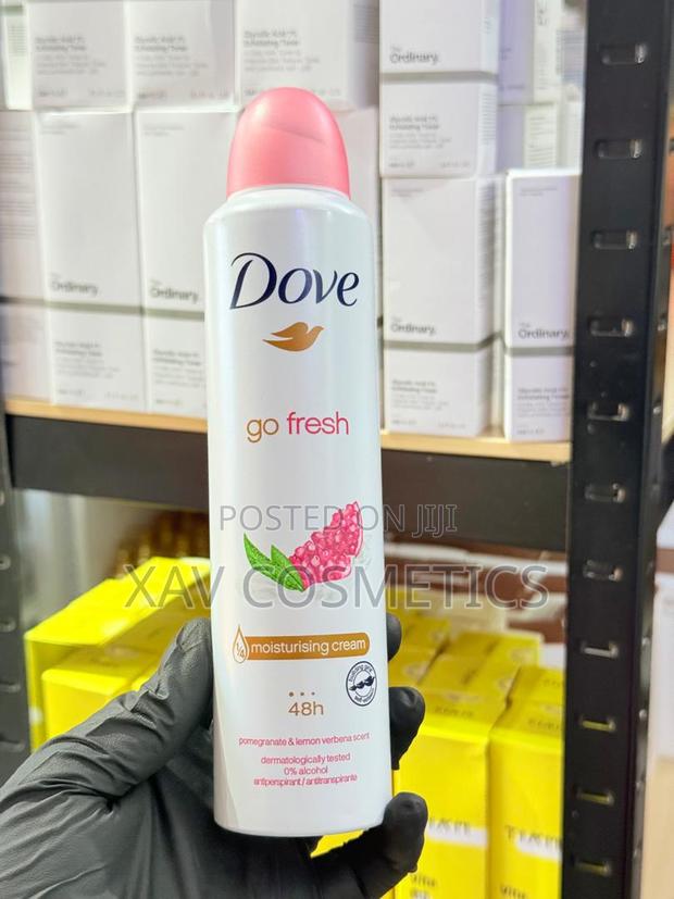 Dove Go Fresh Pomegranate and Lemon Deodorant Spray · Photo 2
