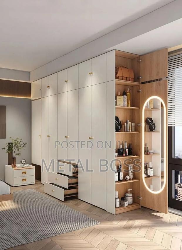 Custom High Wardrobe · Photo 3