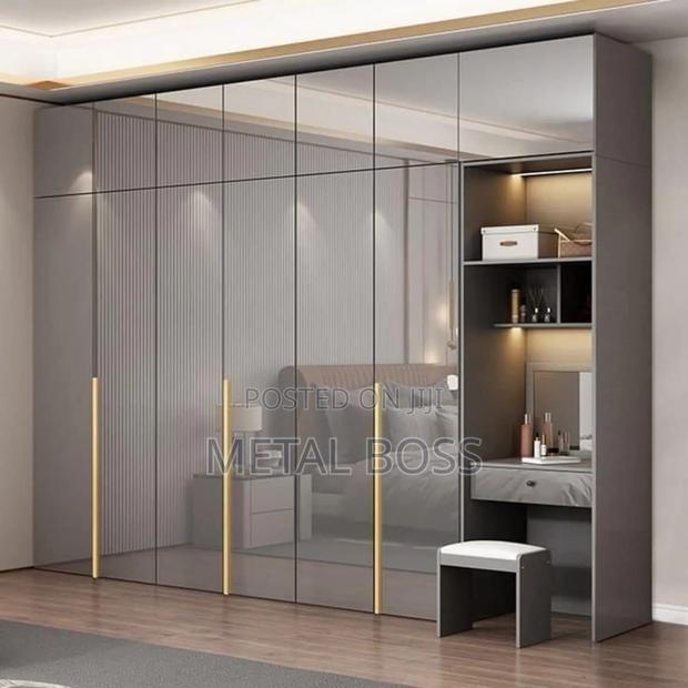 Custom High Wardrobe · Photo 4