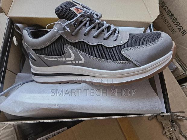 Guyisa Safety Shoes With Steel Toes And Breathable Material Antipunch