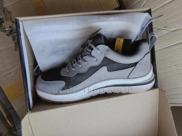 Guyisa Safety Shoes With Steel Toes And Breathable Material Antipunch