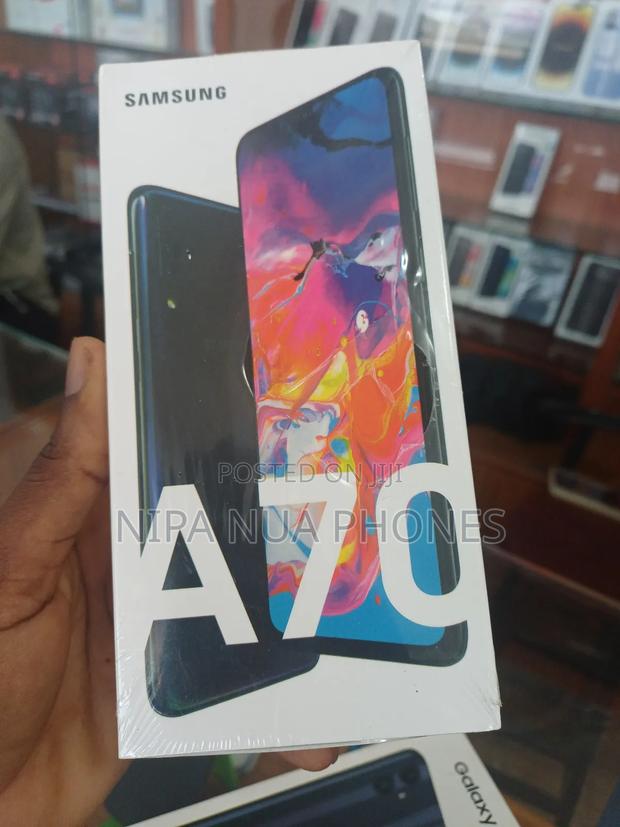 New Samsung Galaxy A70 128 GB Black · Photo 2