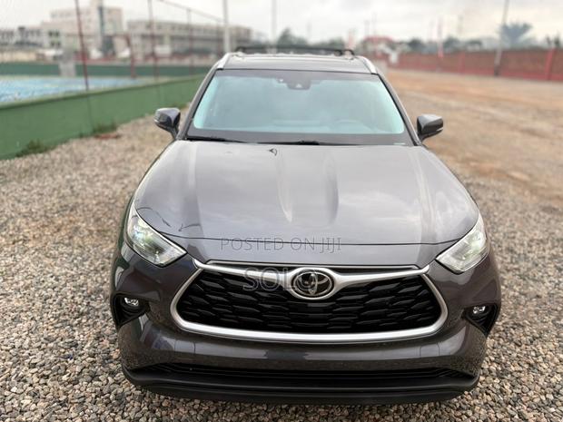 Toyota Highlander XLE FWD 2023 Gray