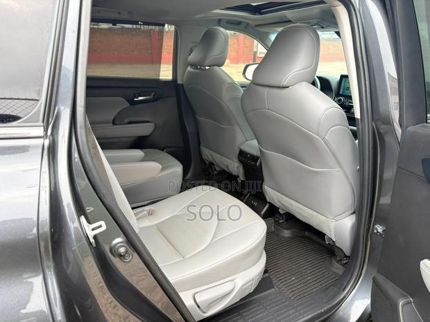 Toyota Highlander XLE FWD 2023 Gray