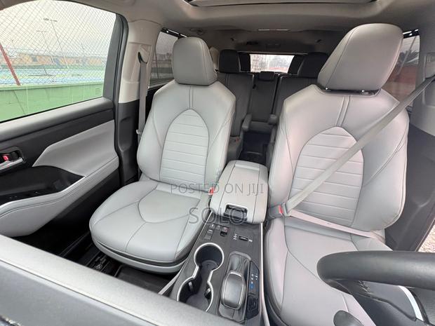 Toyota Highlander XLE FWD 2023 Gray