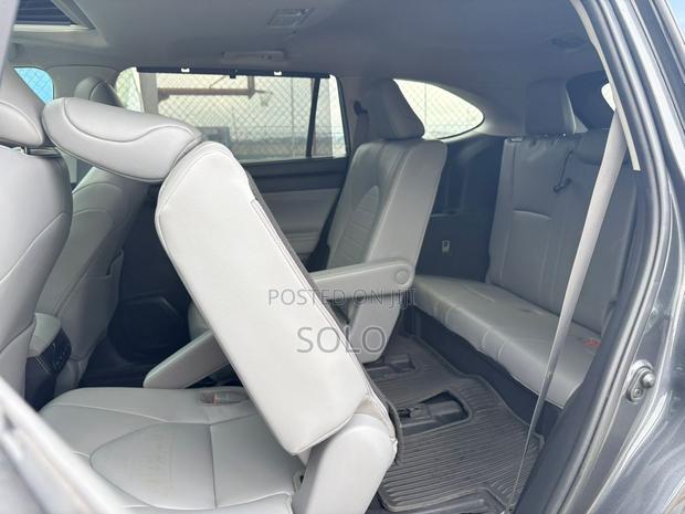 Toyota Highlander XLE FWD 2023 Gray