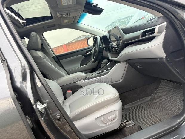 Toyota Highlander XLE FWD 2023 Gray