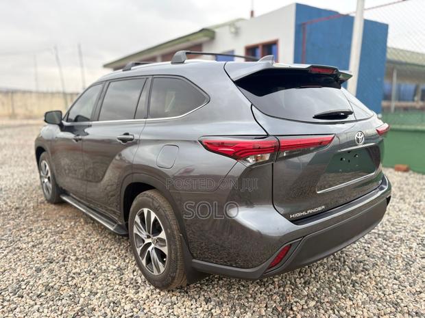 Toyota Highlander XLE FWD 2023 Gray