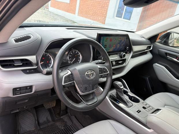 Toyota Highlander XLE FWD 2023 Gray