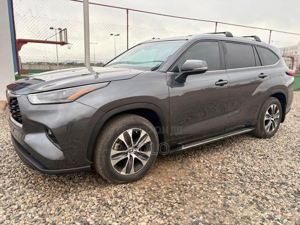 Toyota Highlander XLE FWD 2023 Gray