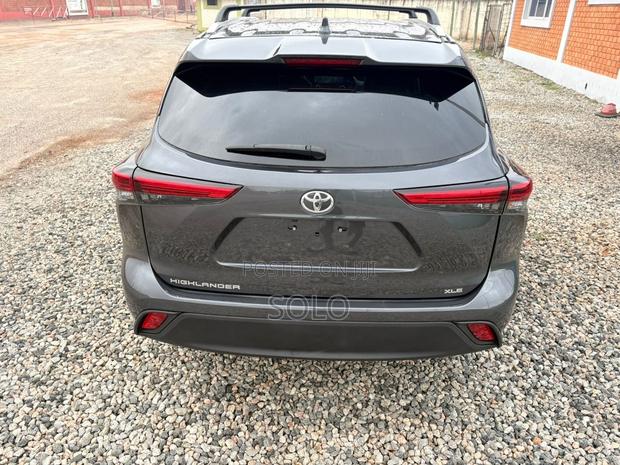 Toyota Highlander XLE FWD 2023 Gray