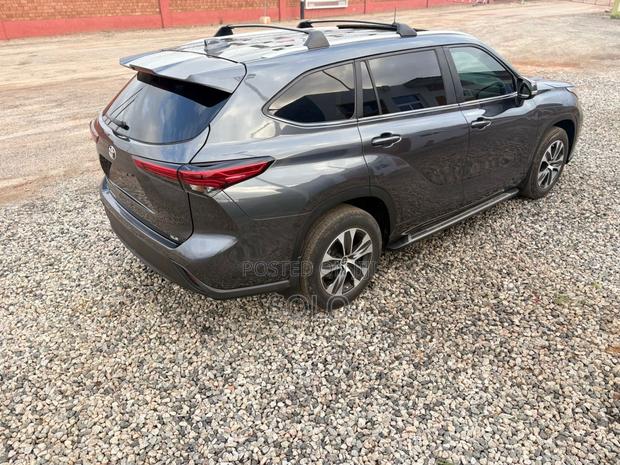 Toyota Highlander XLE FWD 2023 Gray