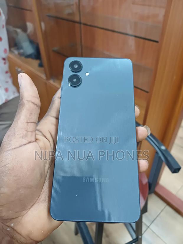 Samsung Galaxy A06 64 GB Black · Photo 1
