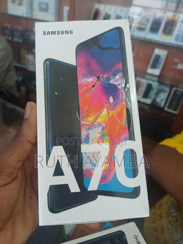 New Samsung Galaxy A70 128 GB Black · Photo 2