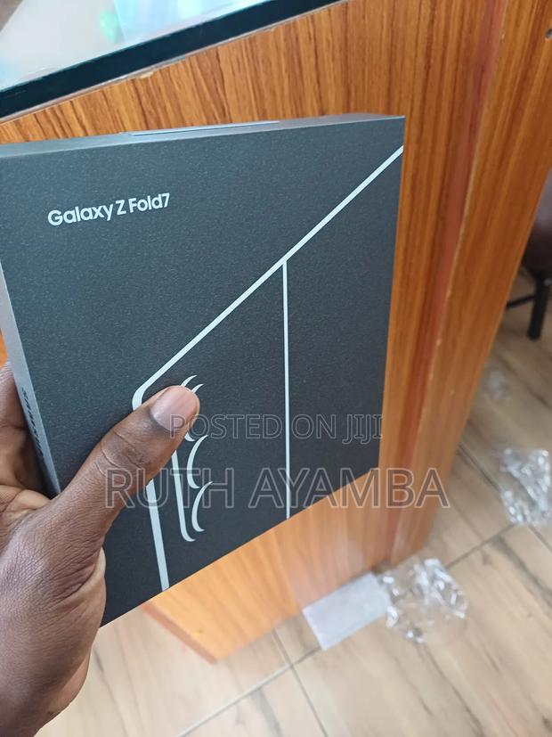 New Samsung Galaxy Z Fold7 256 GB Black · Photo 2