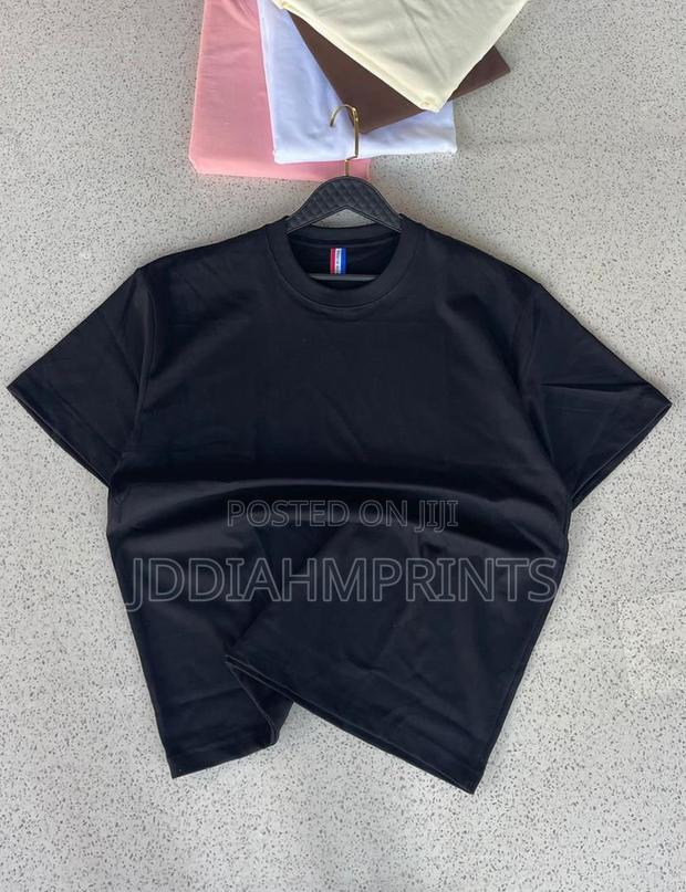 Plain T-Shirts · Photo 2