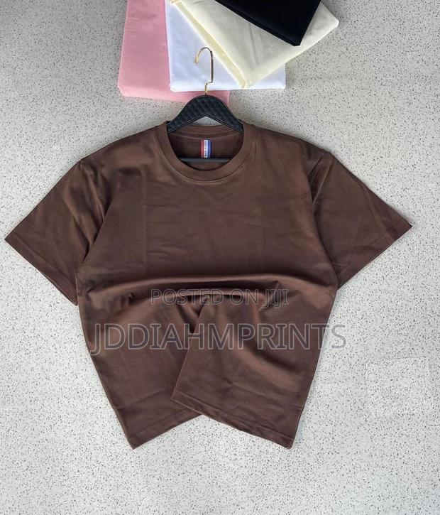 Plain T-Shirts · Photo 4