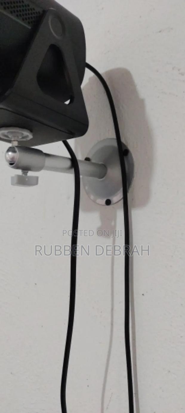 Projector Wall Mount · Photo 4