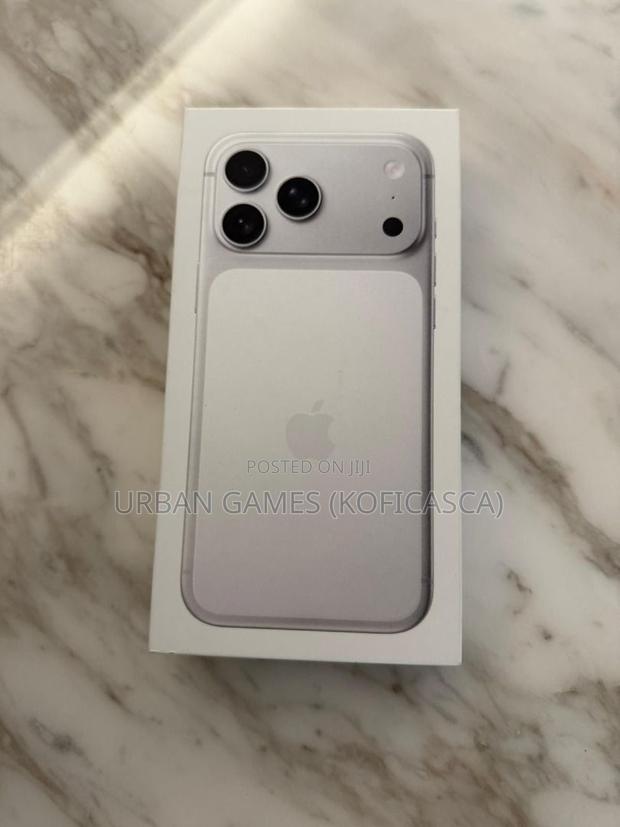 New Apple iPhone 17 Pro Max 256 GB Silver · Photo 1