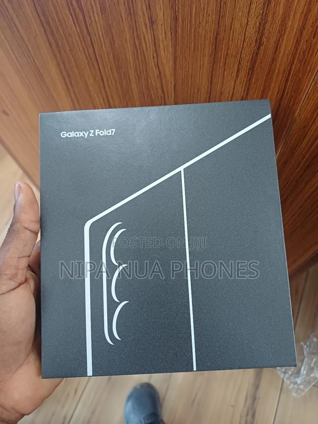 New Samsung Galaxy Z Fold7 256 GB Blue · Photo 2