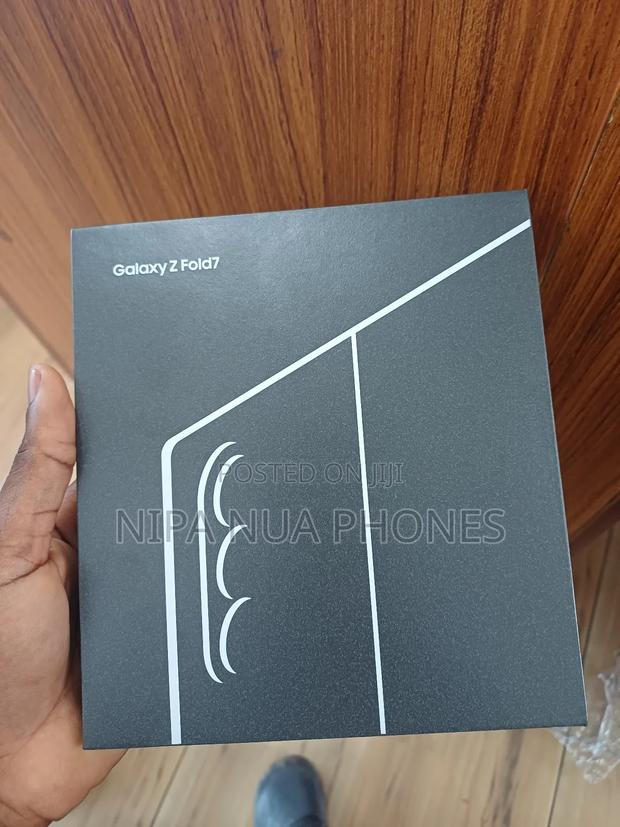 New Samsung Galaxy Z Fold7 256 GB Blue · Photo 1