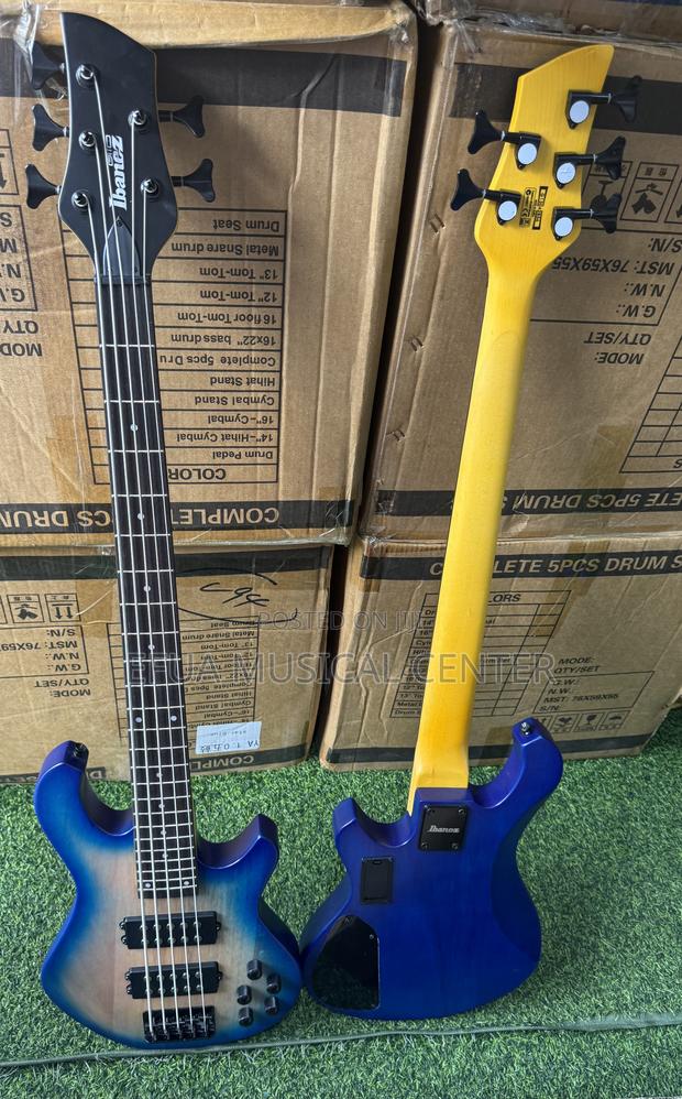 Ibanez Active Bass Guitar · Photo 3