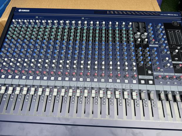 Yamaha Mg 24-Channel Mixer · Photo 4