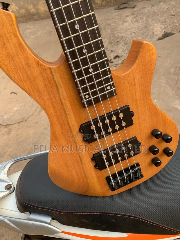 Fender Bass Guitar Active · Photo 2