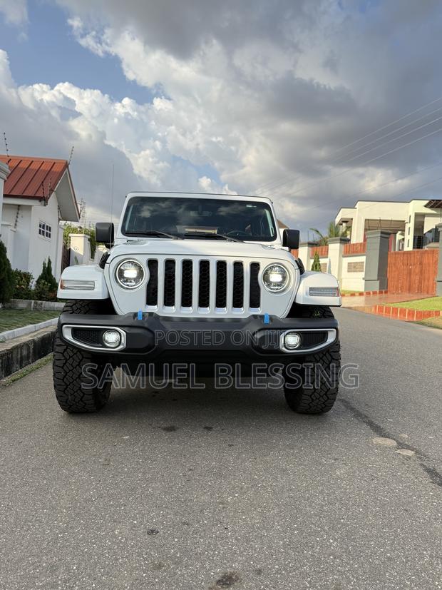 Jeep Wrangler 4xe 2023 White · Photo 2