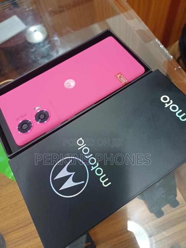 New Motorola Edge 50 Fusion 256 GB Red photo 2