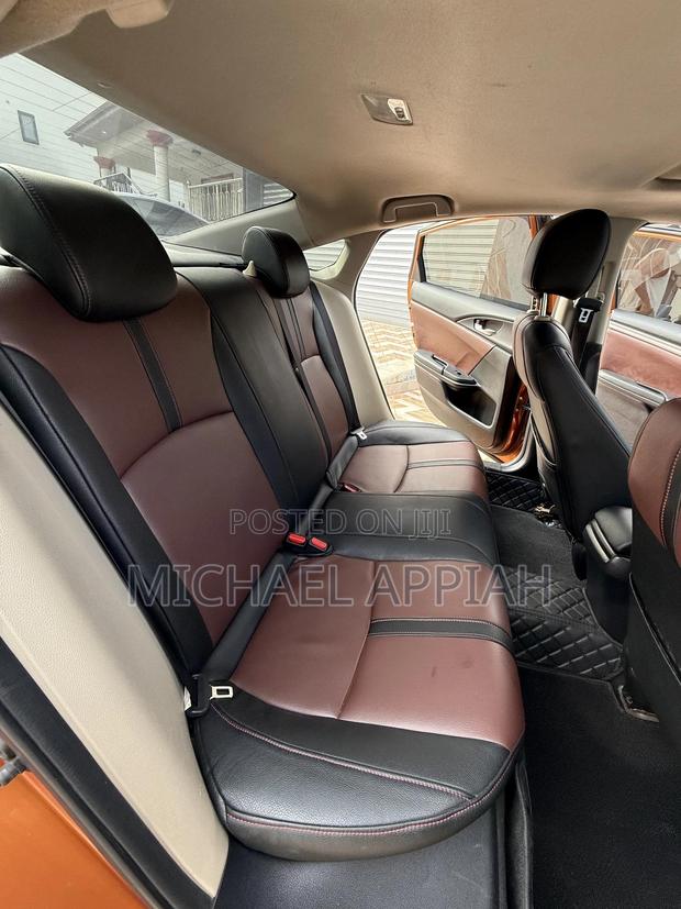 Honda Civic 2017 Orange photo 11