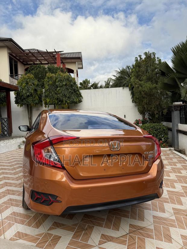 Honda Civic 2017 Orange photo 2