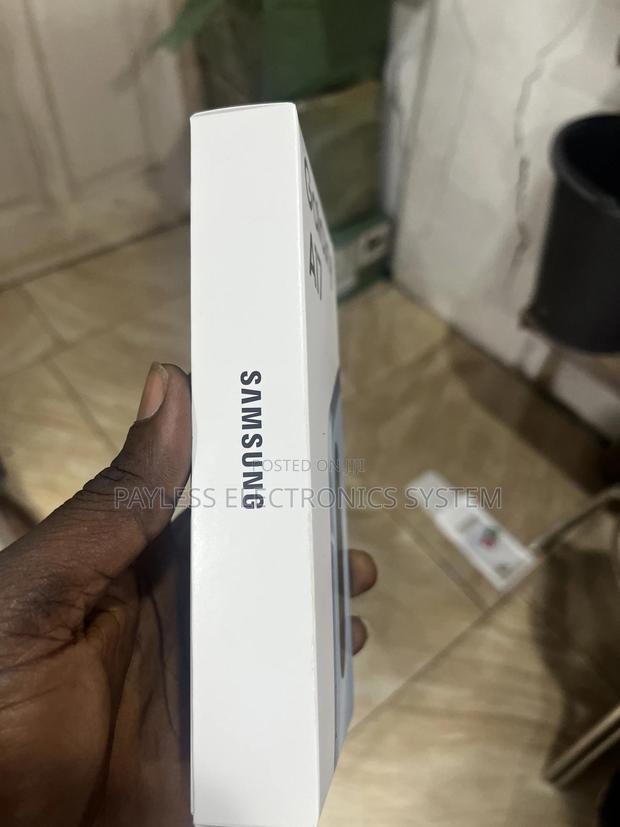 New Samsung Galaxy A17 256 GB Blue photo 2