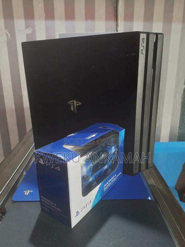 Playstation 4 Pro Complete With a Controller · Photo 4