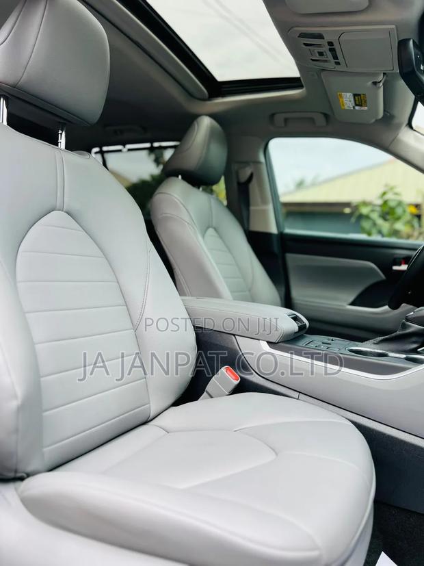 Toyota Highlander XLE AWD 2023 Silver